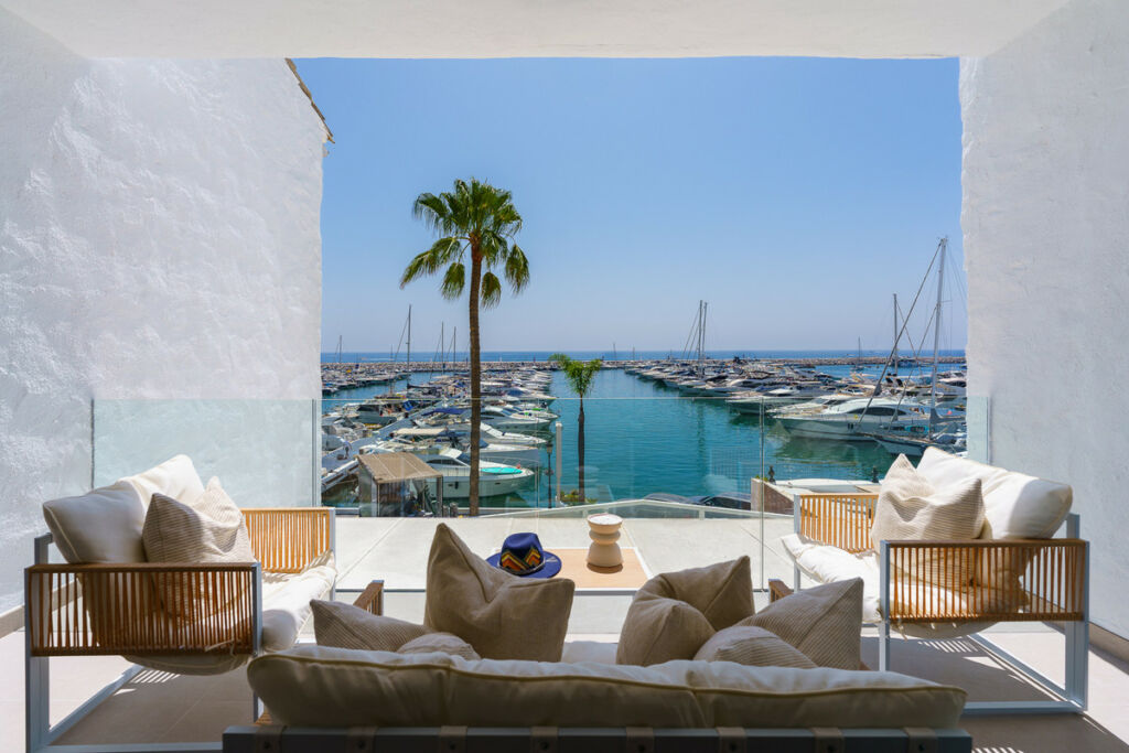 Middle Floor Apartment Puerto Banús Málaga