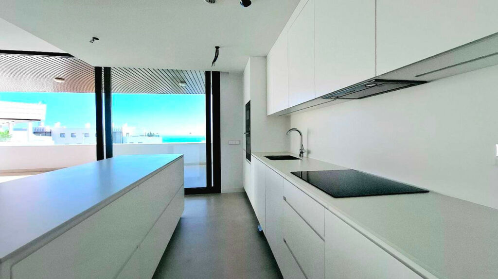 Middle Floor Apartment Fuengirola Málaga - image 10