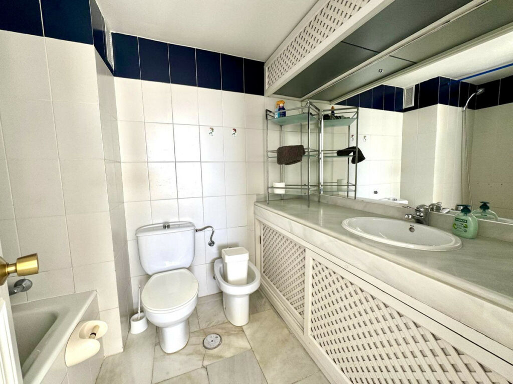 Middle Floor Apartment Benalmadena Costa Málaga - image 12