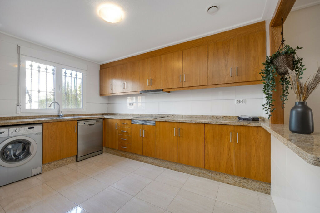 Townhouse Los Dolses Alicante - image 10