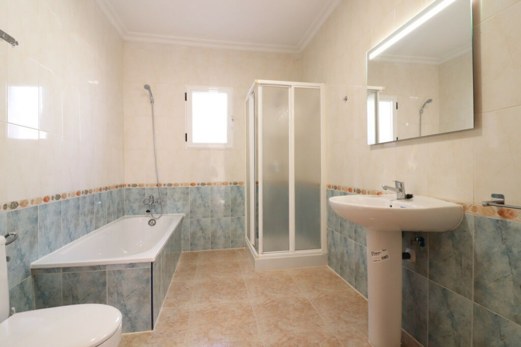 Detached Villa Montemar Alicante - image 10