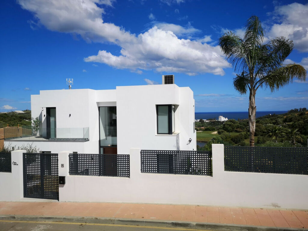 Detached Villa Estepona Málaga - image 10