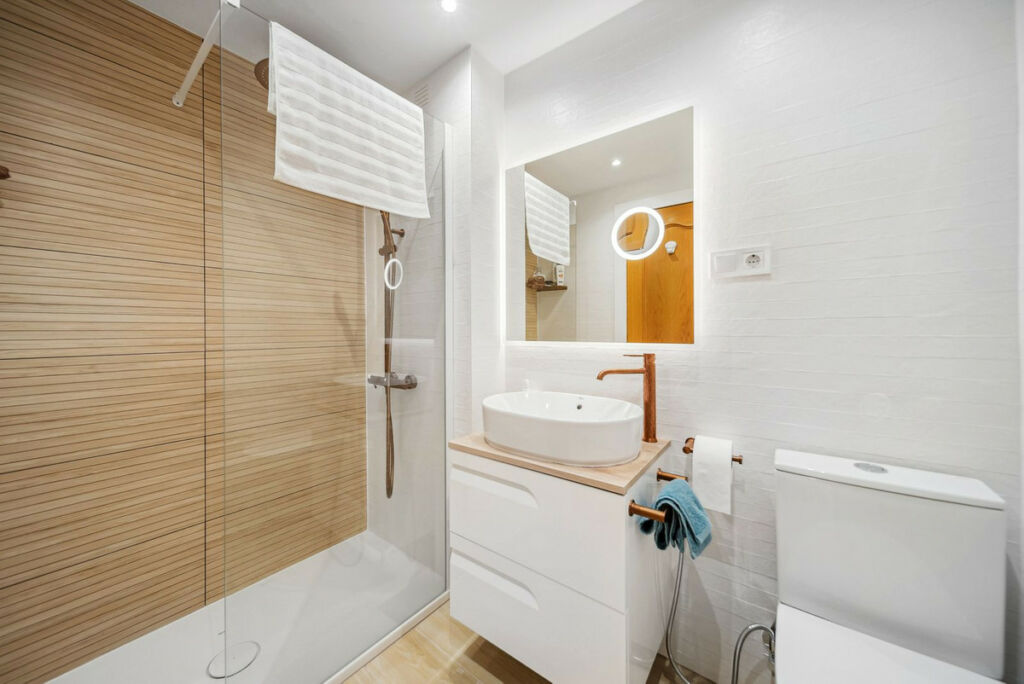 Middle Floor Apartment Benalmadena Málaga - image 10