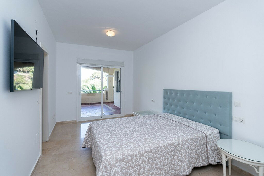 Ground Floor Apartment Elviria Málaga - image 10