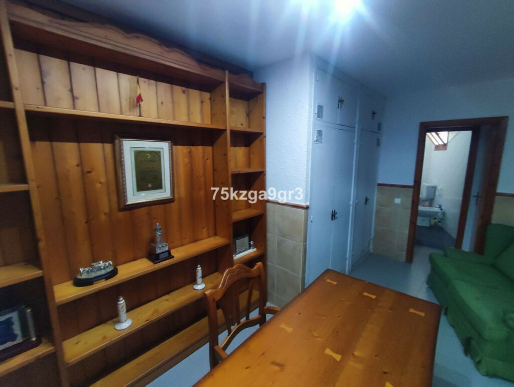 Detached Villa Puerto de la Torre Málaga - image 9