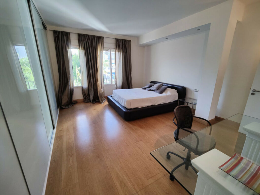 Middle Floor Apartment Puerto Banús Málaga - image 10