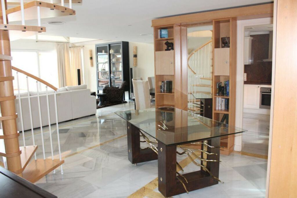 Penthouse Nueva Andalucía Málaga - image 10
