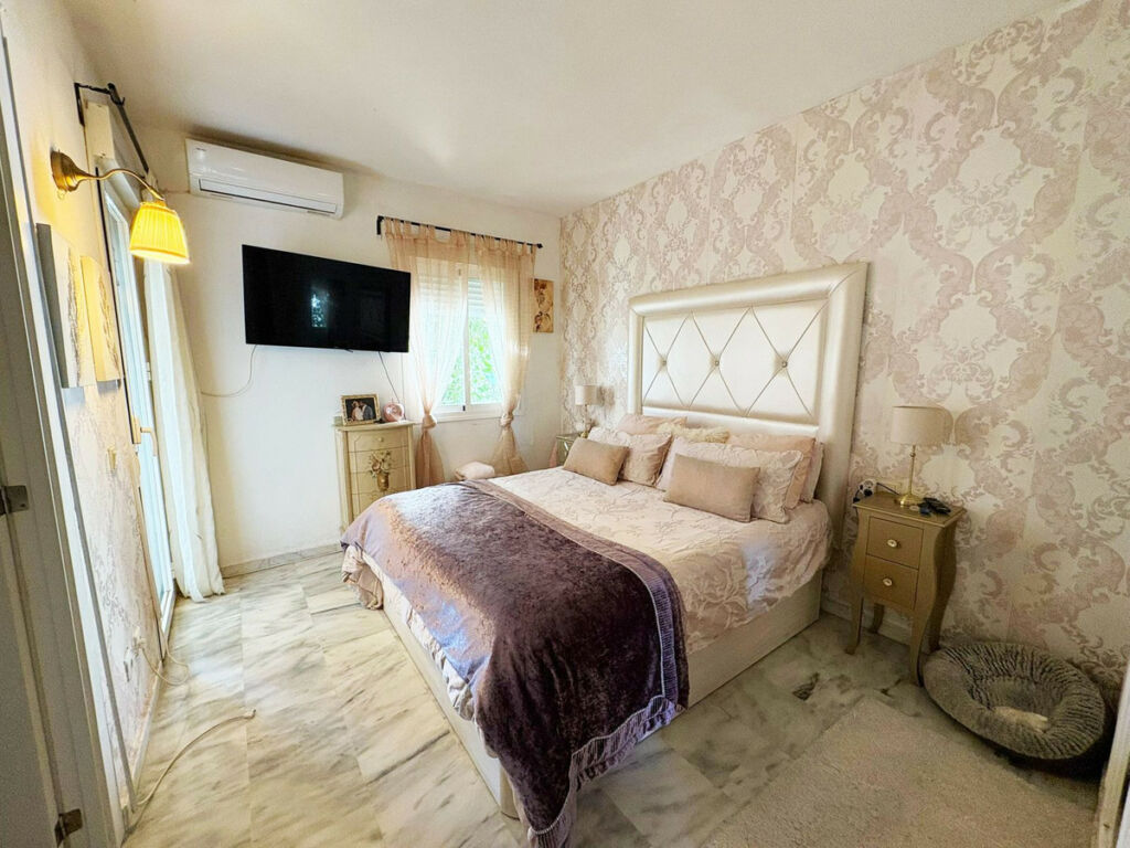 Semi-Detached House Bel Air Málaga - image 10
