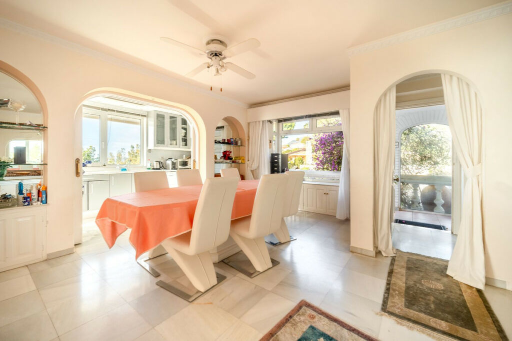 Detached Villa Benalmadena Málaga - image 10