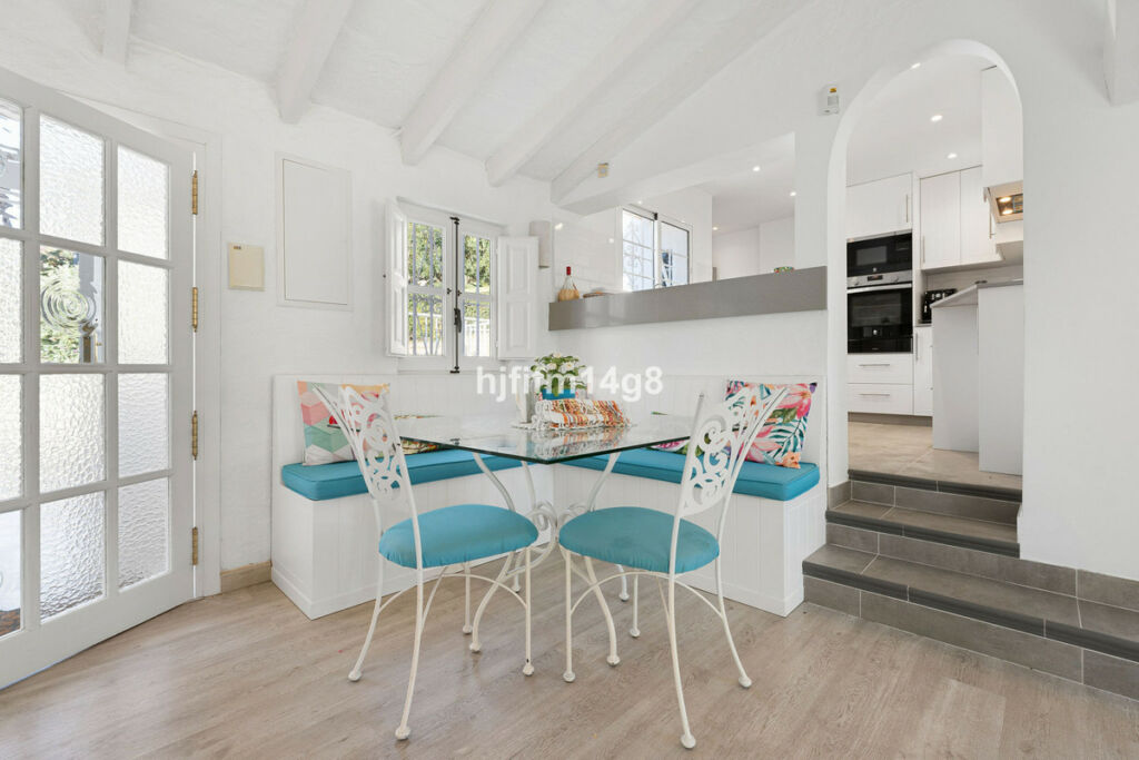 Detached Villa Benahavís Málaga - image 10