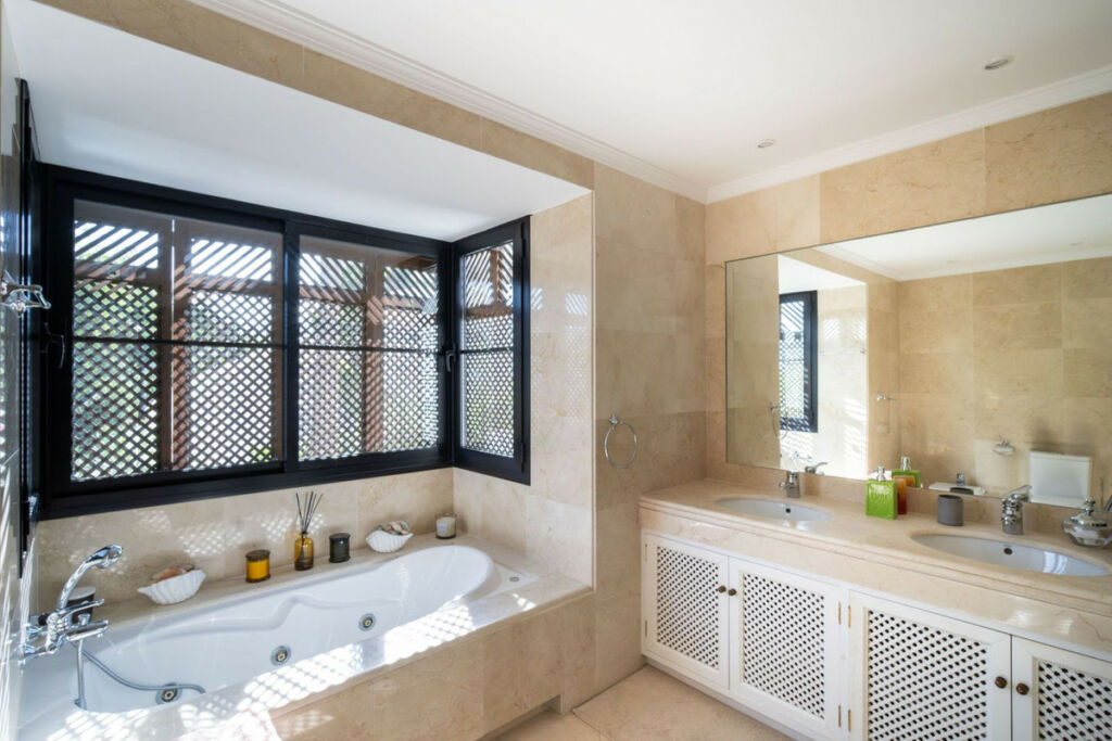 Detached Villa La Quinta Málaga - image 10