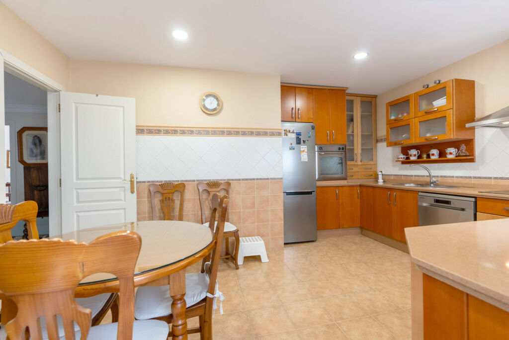 Middle Floor Apartment Estepona Málaga - image 10