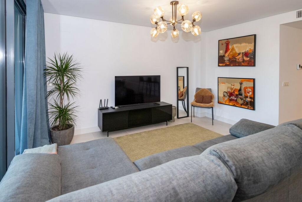 Middle Floor Apartment Cabopino Málaga - image 11