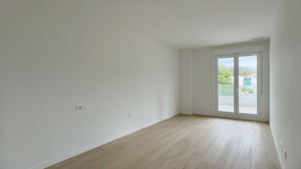 Middle Floor Apartment Nueva Andalucía Málaga - image 11