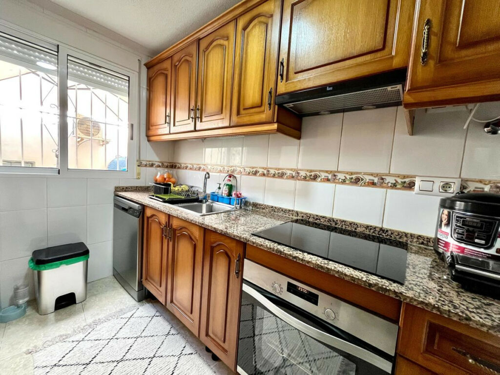 Middle Floor Apartment Torrevieja Alicante - image 11