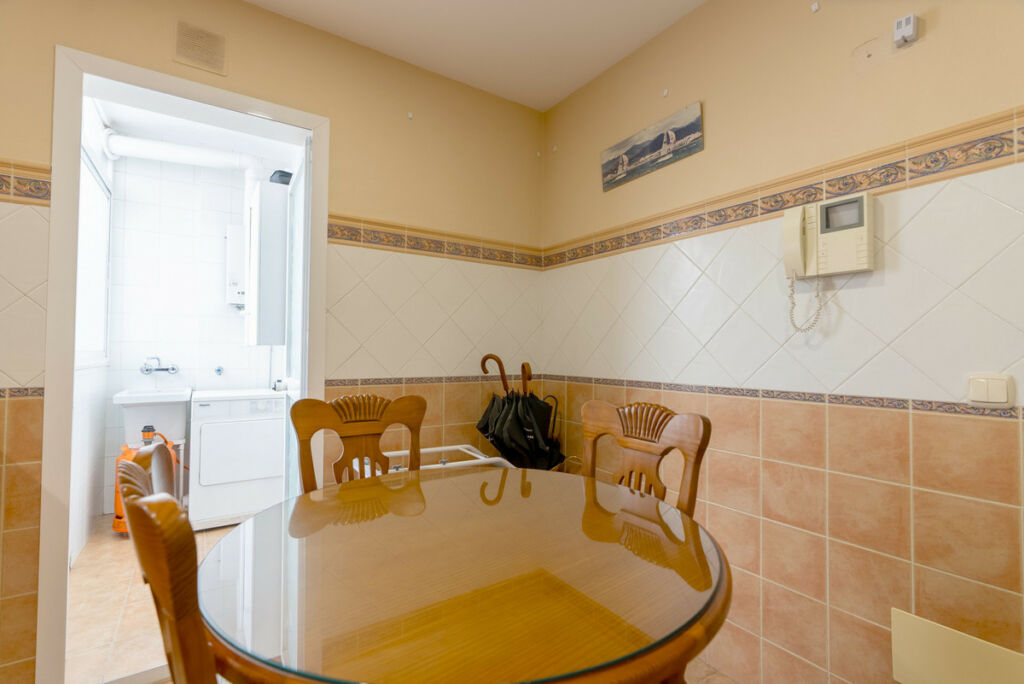 Middle Floor Apartment Estepona Málaga - image 11