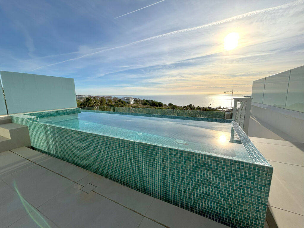 Detached Villa Benalmadena Málaga - image 11