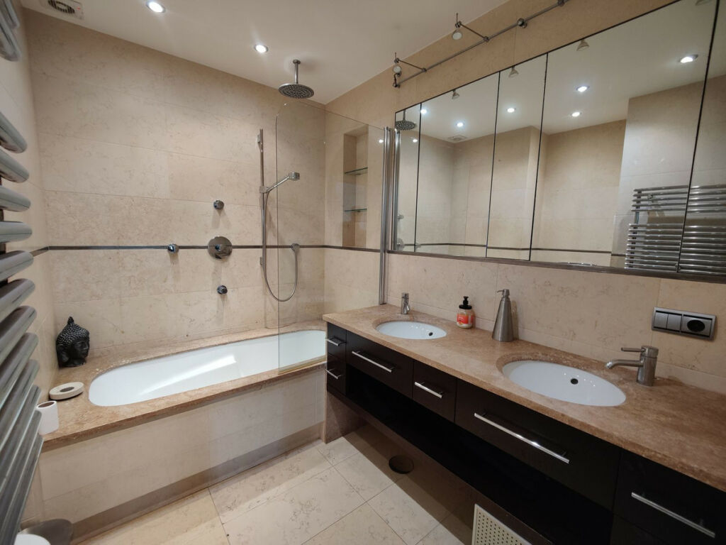 Middle Floor Apartment Puerto Banús Málaga - image 11