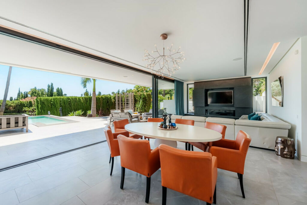 Detached Villa Nueva Andalucía Málaga - image 11