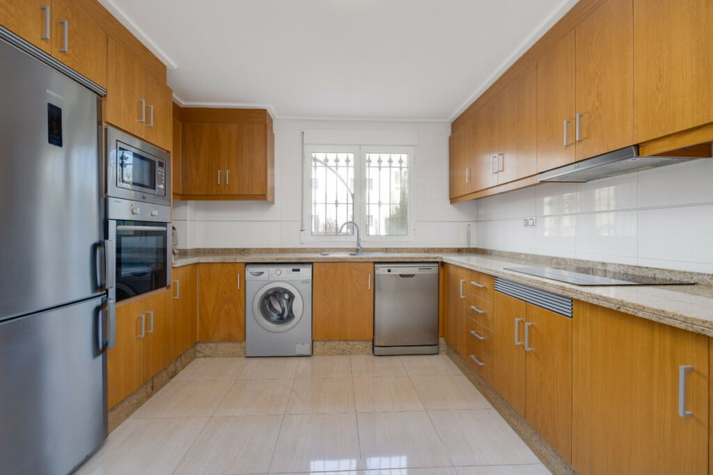 Townhouse Los Dolses Alicante - image 11