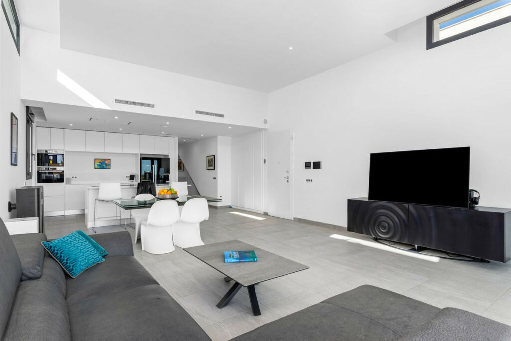 Detached Villa San Miguel de Salinas Alicante - image 11