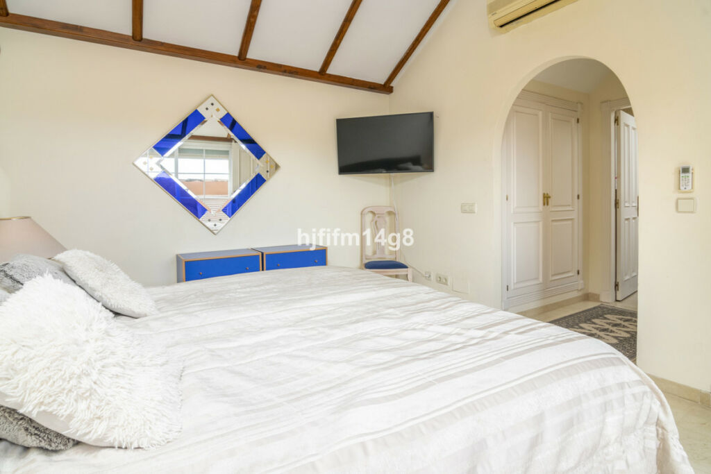 Penthouse Duplex Nueva Andalucía Málaga - image 11