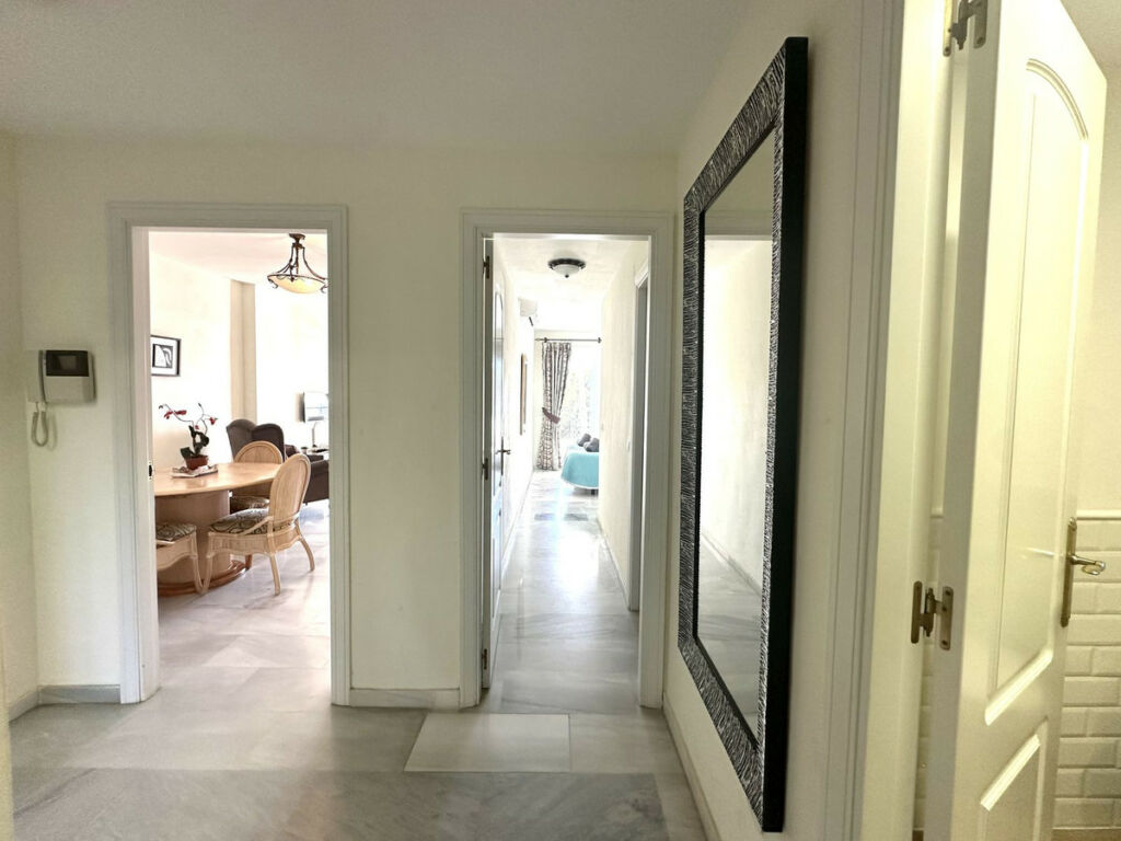 Middle Floor Apartment Calahonda Málaga - image 13