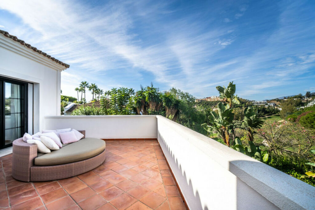 Detached Villa La Quinta Málaga - image 11