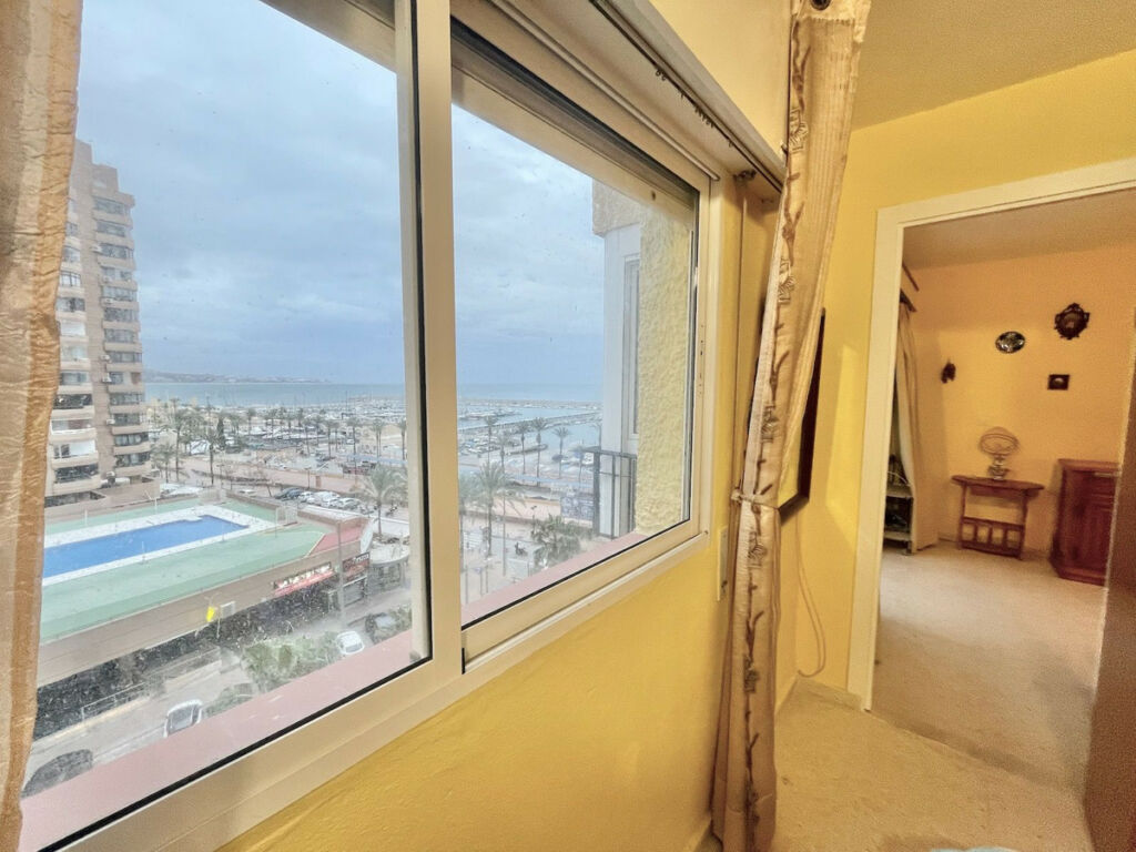 Middle Floor Apartment Fuengirola Málaga - image 11