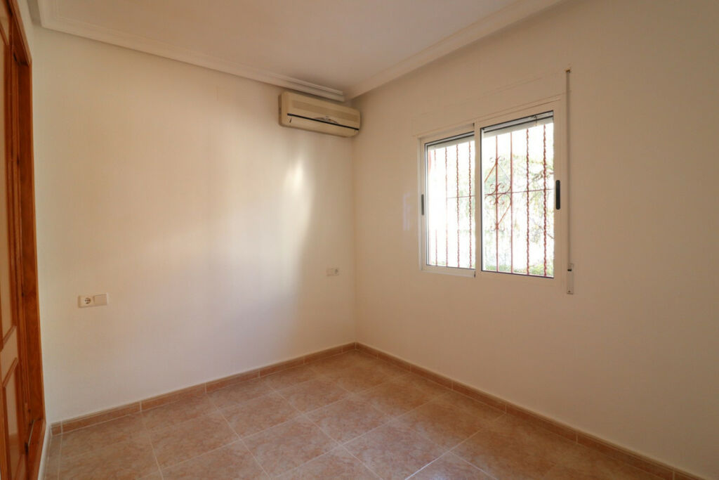 Detached Villa Montemar Alicante - image 11