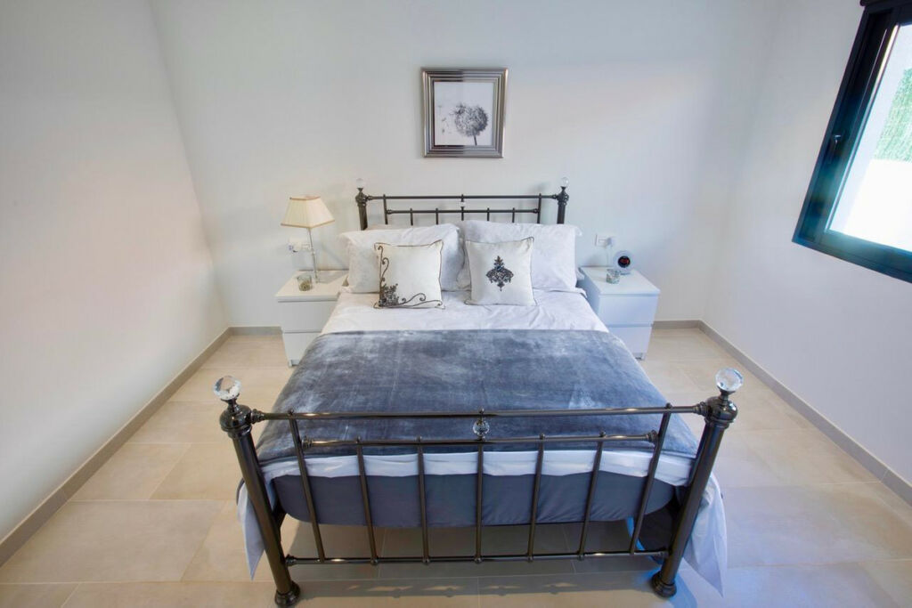 Detached Villa Aspe Alicante - image 11