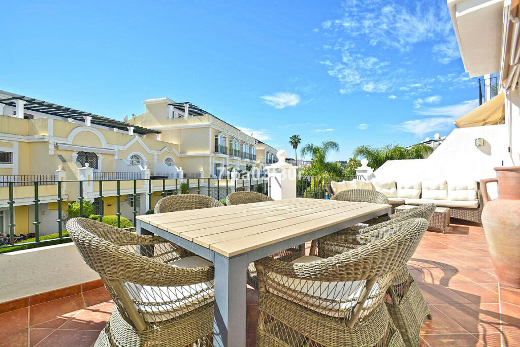 Penthouse Aloha Málaga - image 11