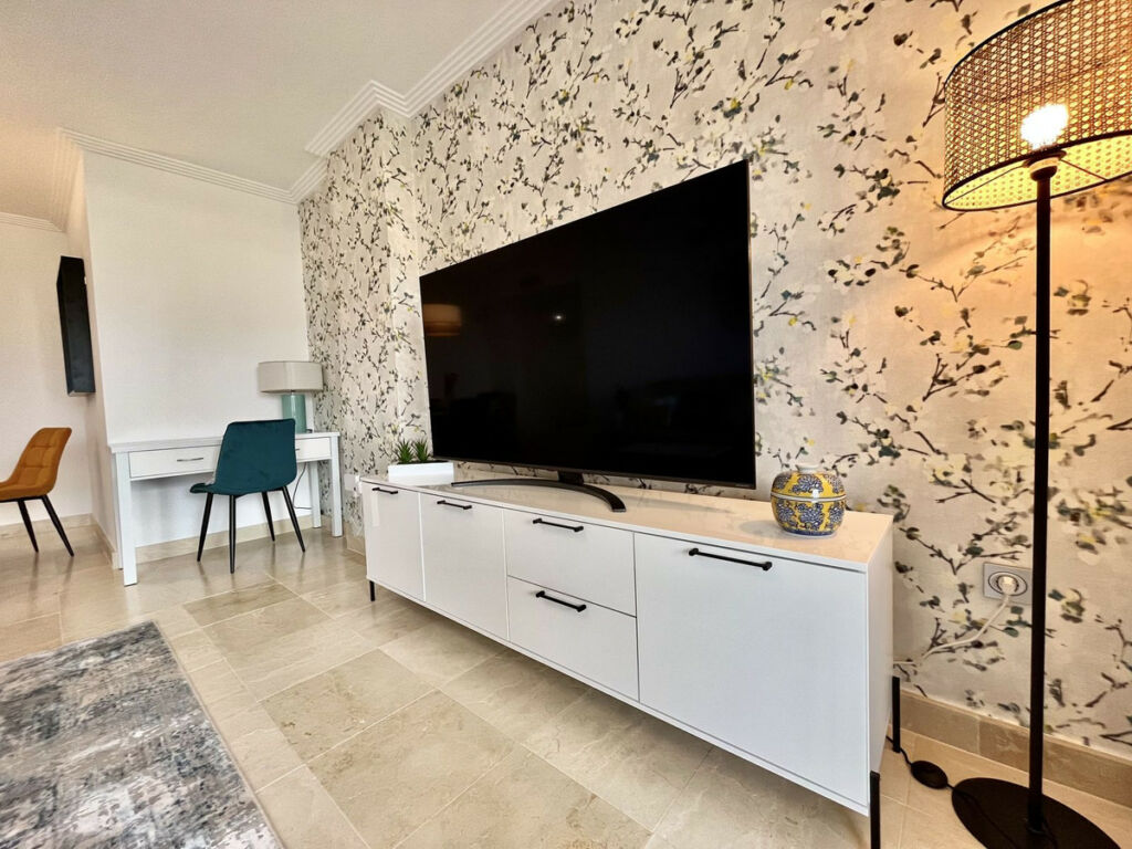 Middle Floor Apartment Los Flamingos Málaga - image 11