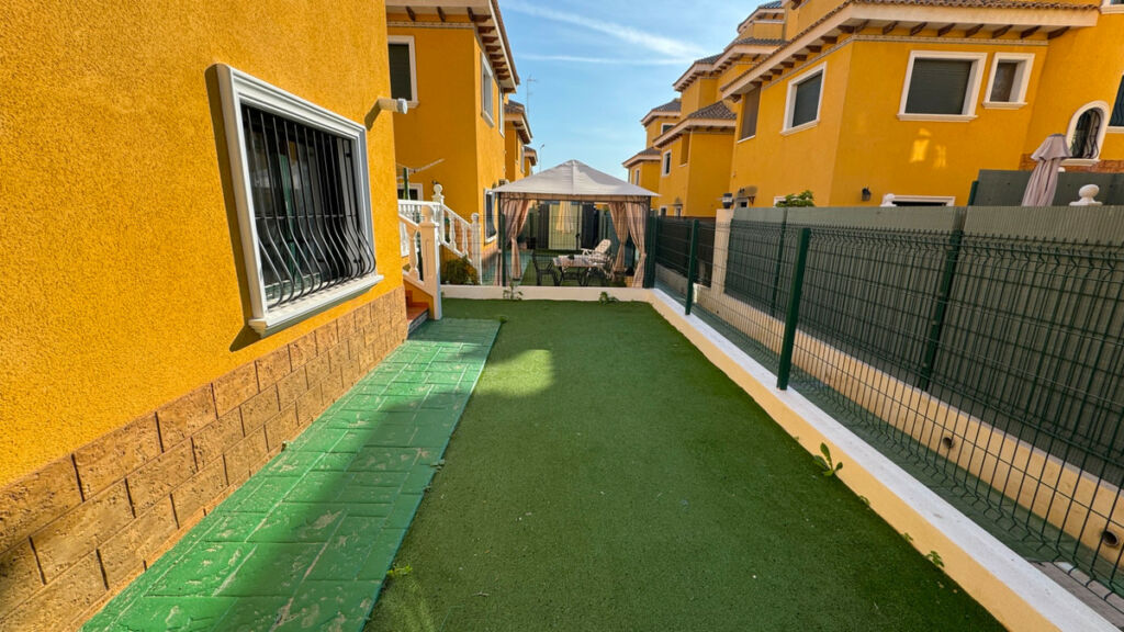 Detached Villa Ciudad Quesada Alicante - image 11