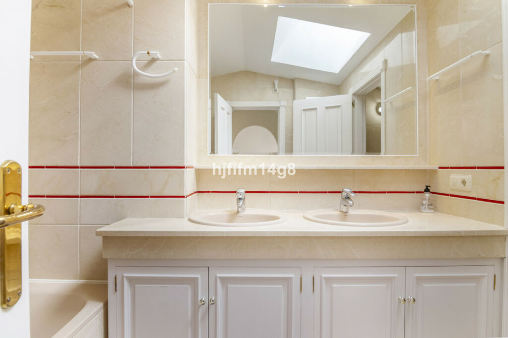 Penthouse Duplex Nueva Andalucía Málaga - image 12