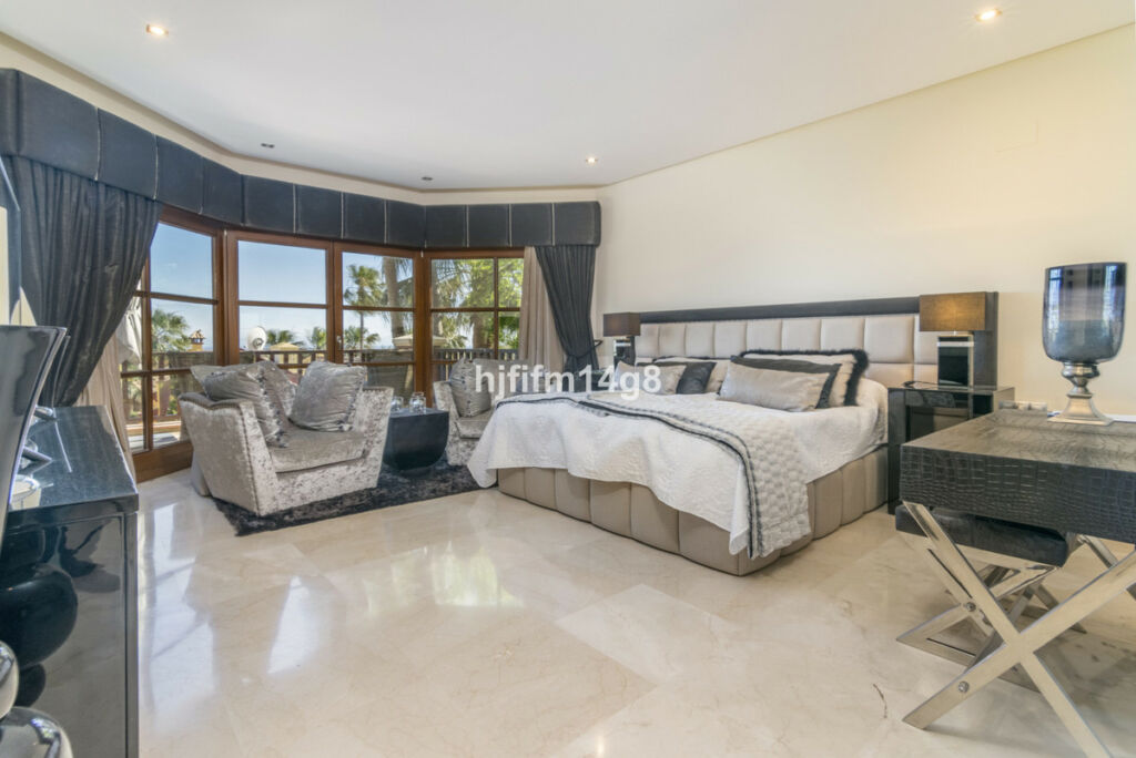Detached Villa The Golden Mile Málaga - image 15