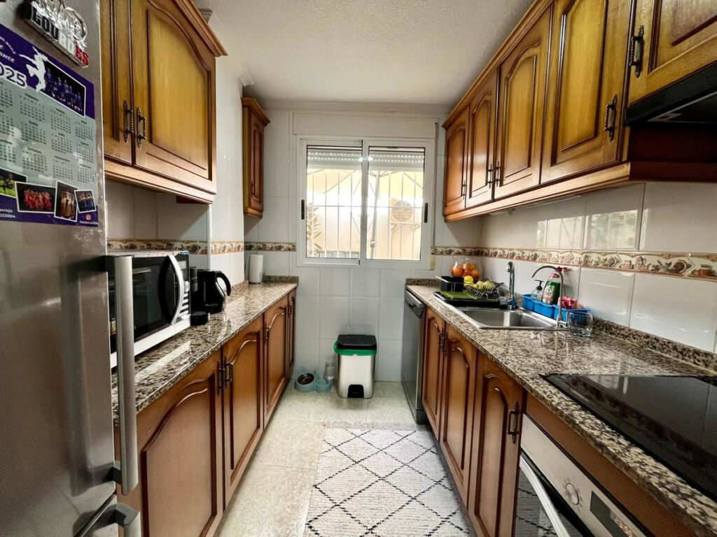 Middle Floor Apartment Torrevieja Alicante - image 12
