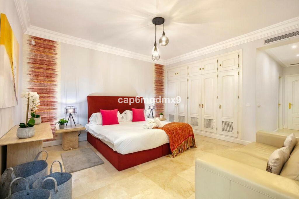 Detached Villa Nueva Andalucía Málaga - image 12