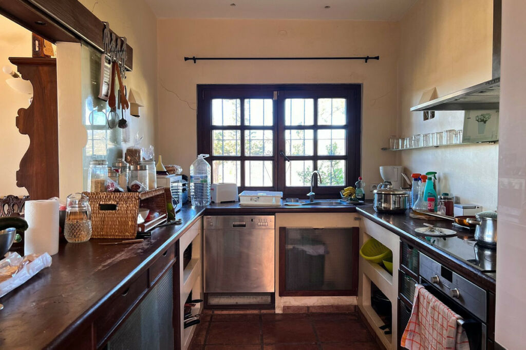 Detached Villa Estepona Málaga - image 13