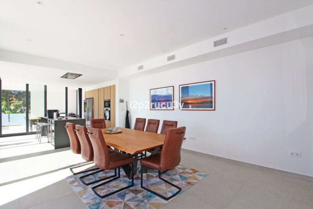 Detached Villa Moraira Alicante - image 13