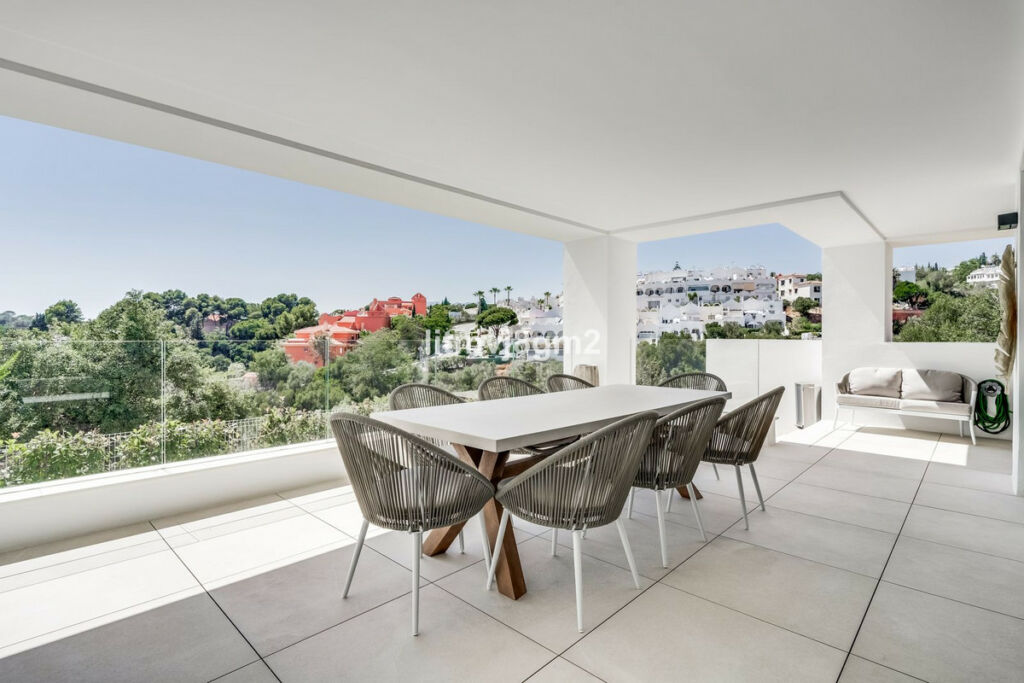 Middle Floor Apartment Cabopino Málaga - image 12