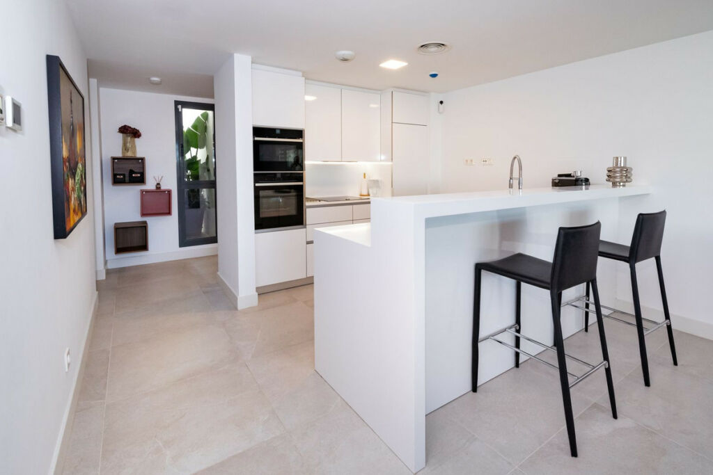 Middle Floor Apartment Cabopino Málaga - image 12
