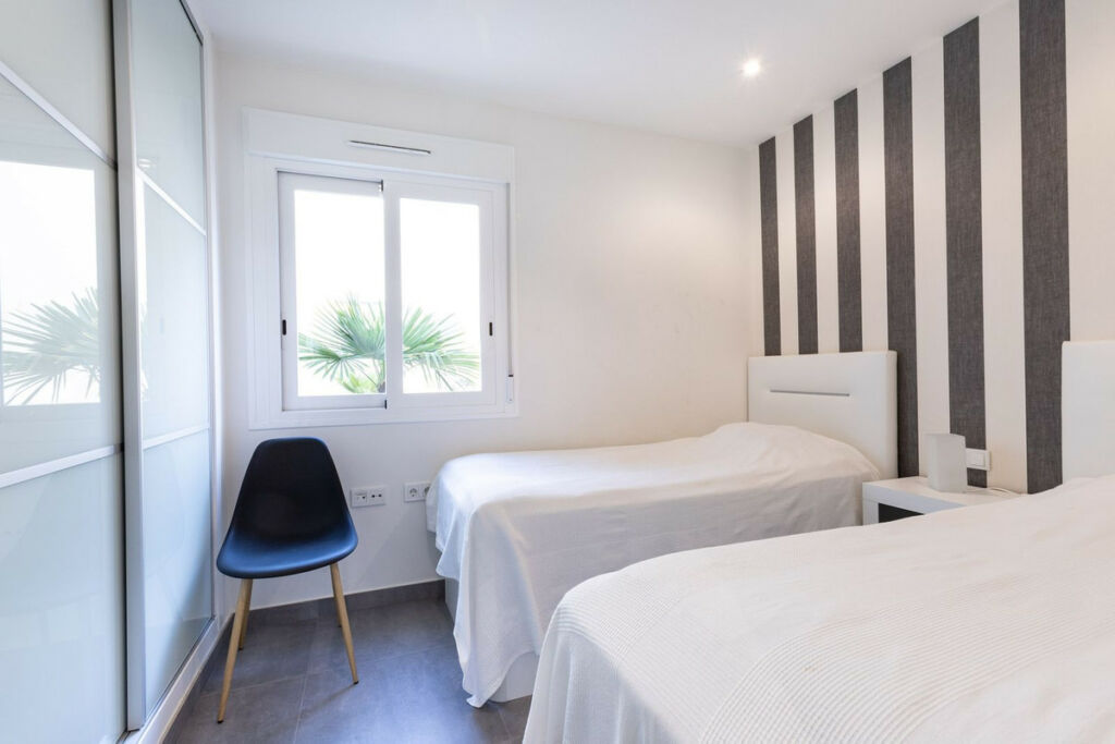Ground Floor Apartment Aguas Nuevas Alicante - image 12