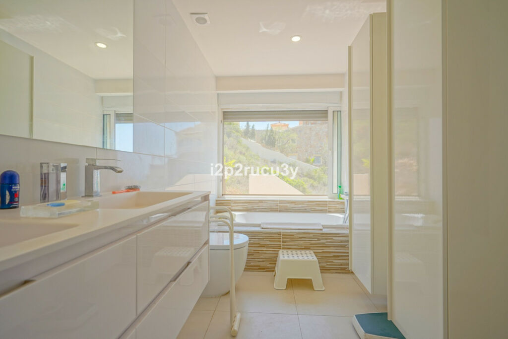 Detached Villa Cumbre del Sol Alicante - image 12