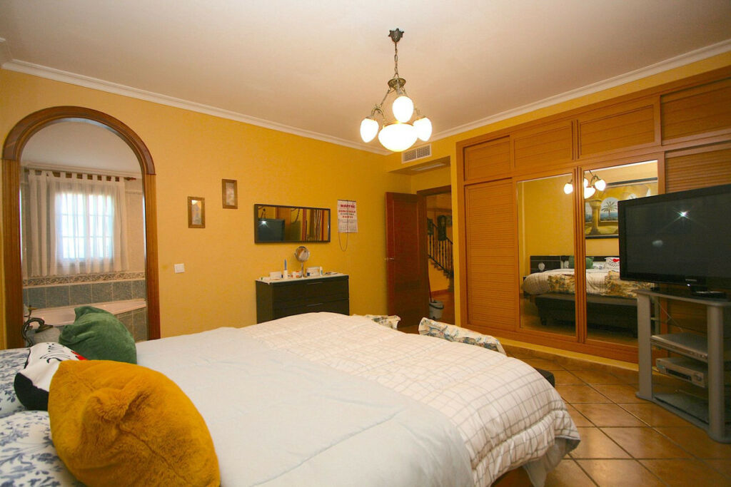 Detached Villa Alhaurín el Grande Málaga - image 9