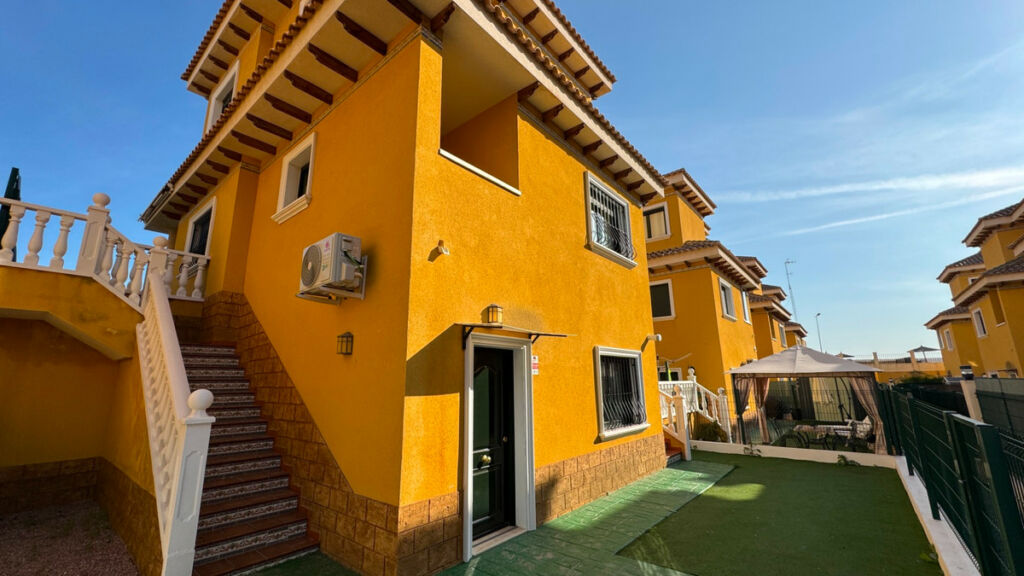 Detached Villa Ciudad Quesada Alicante - image 12