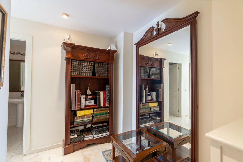 Middle Floor Apartment Estepona Málaga - image 12