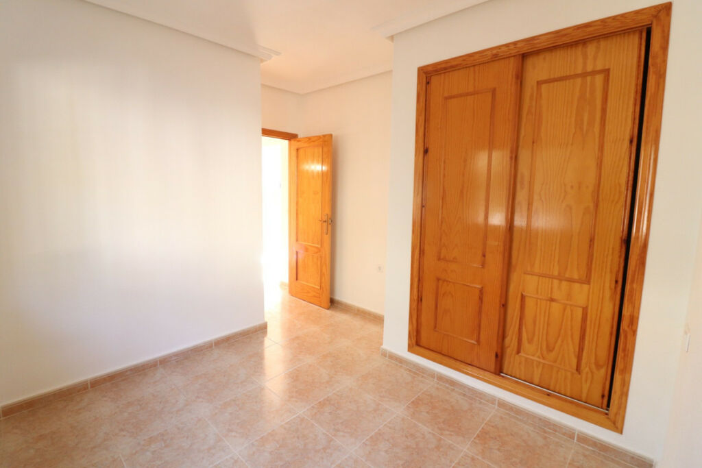 Detached Villa Montemar Alicante - image 12