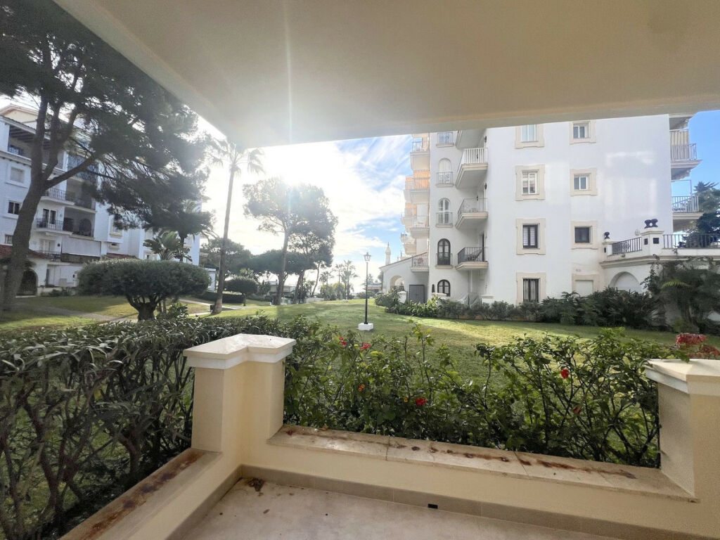 Ground Floor Apartment Puerto Banús Málaga - image 13