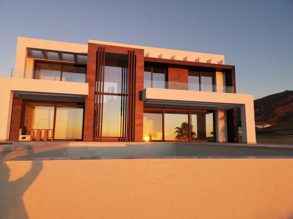 Detached Villa Estepona Málaga - image 12